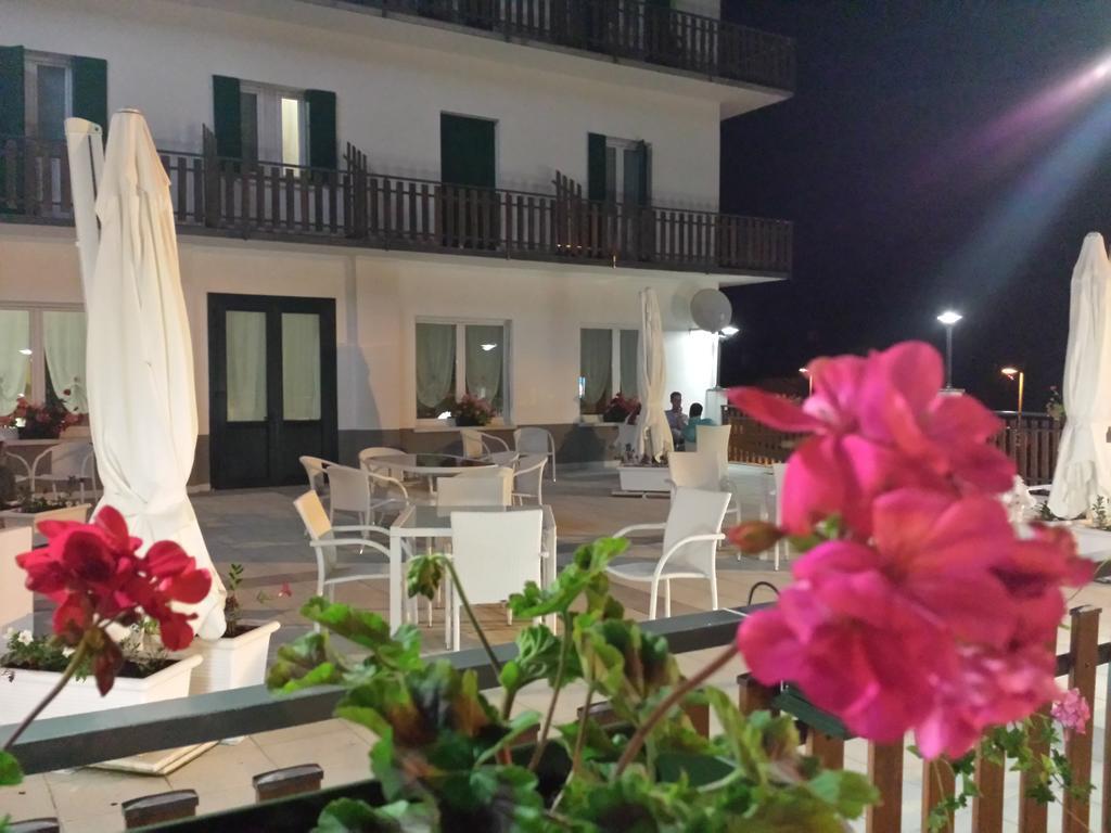 Hotel Pineta Falcade Bagian luar foto